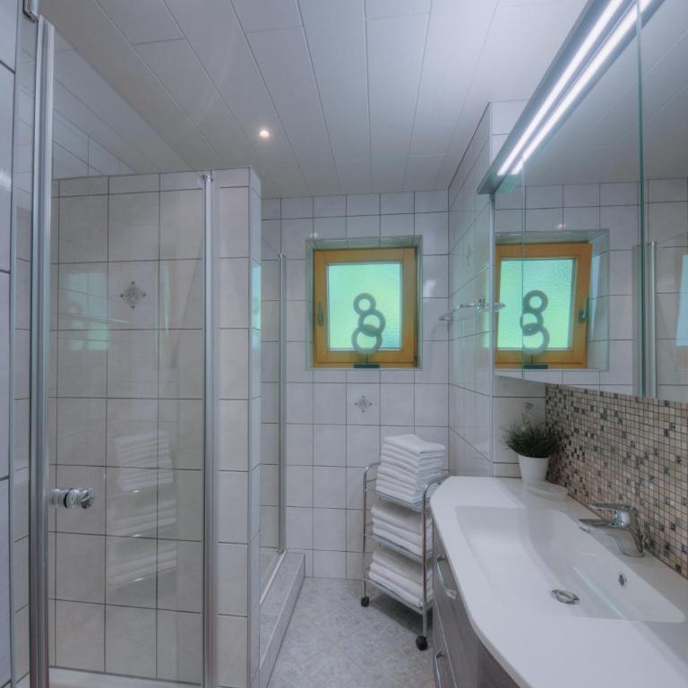Ferienhaus Schweinberger - Four-Bedroom Apartment with Balcony and 2 Bathrooms - 10