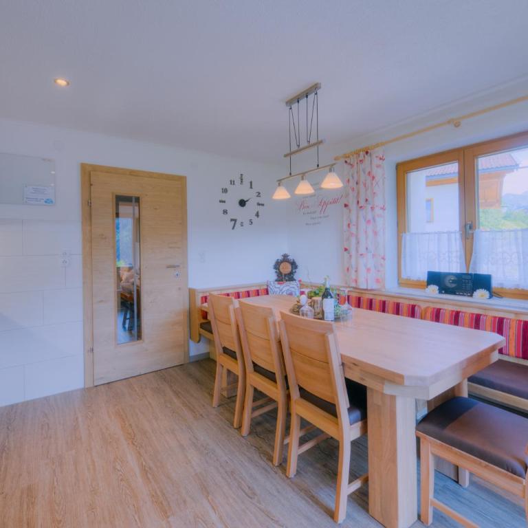 Ferienhaus Schweinberger - Four-Bedroom Apartment with Balcony and 2 Bathrooms - 5