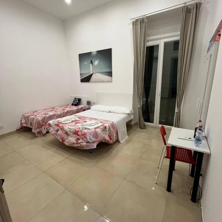 Enzo Home - Camera Tripla con Bagno Privato - 1