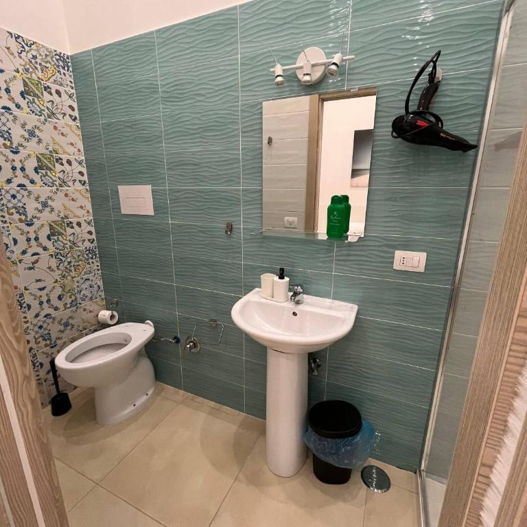 Enzo Home - Camera Tripla con Bagno Privato - 7