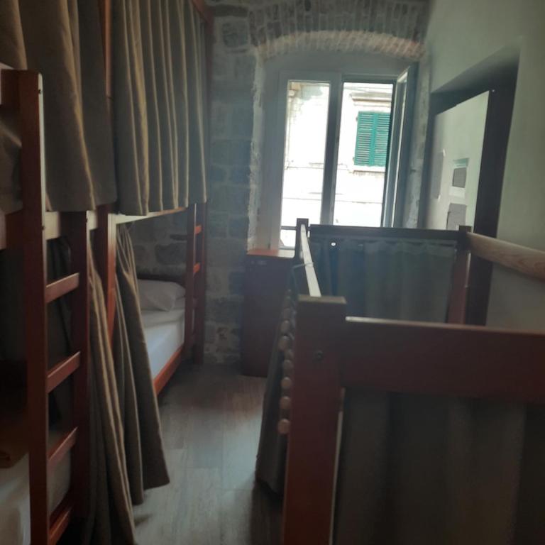 CENTRUM HOSTEL - Bed in 5-Bed Mixed Dormitory Room - 2