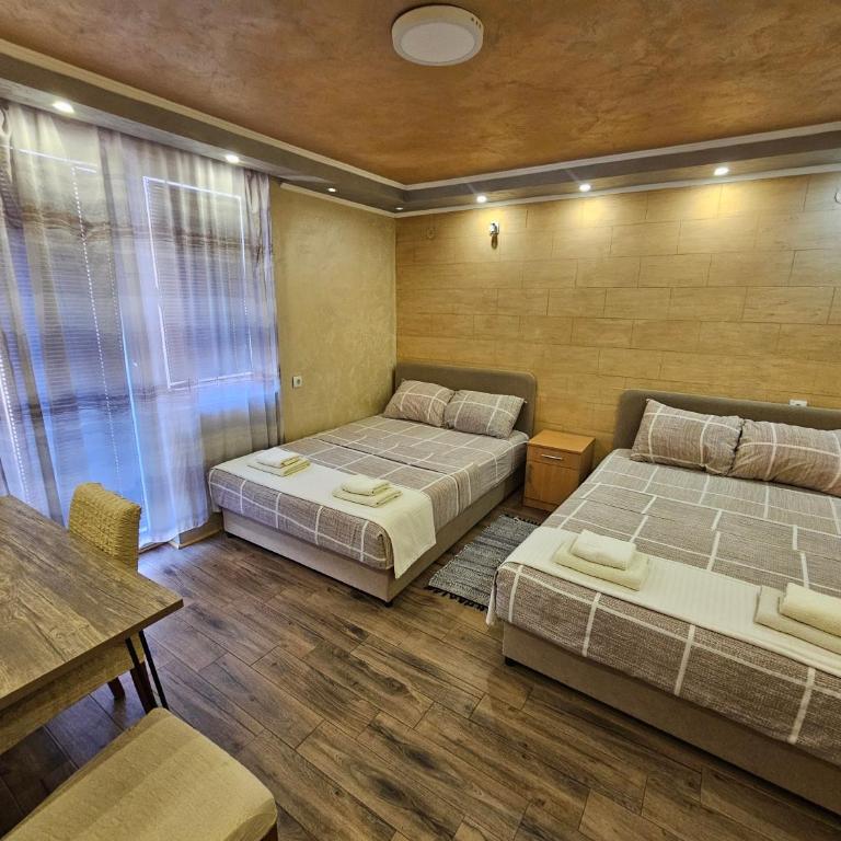 Prenoociste Simke - Deluxe Double Room with Two Double Beds - 1