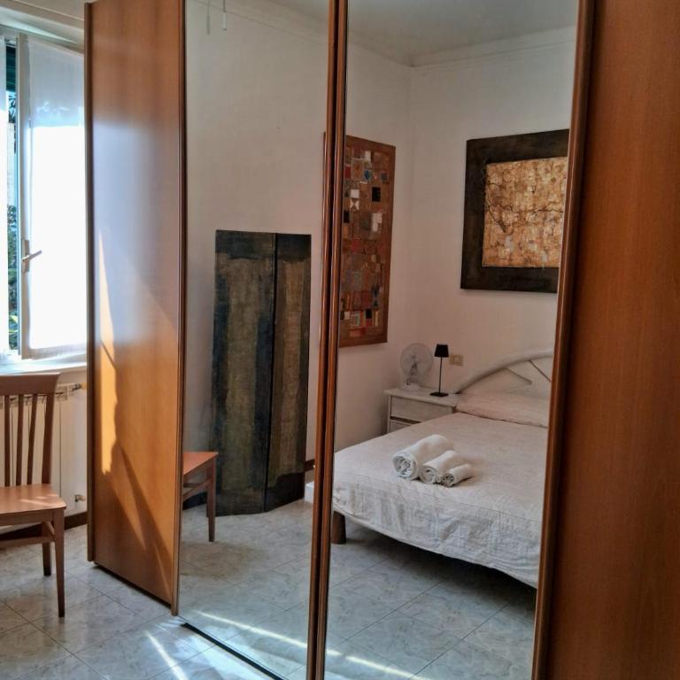 Central Art House - Double Room with Shared Bathroom - 12