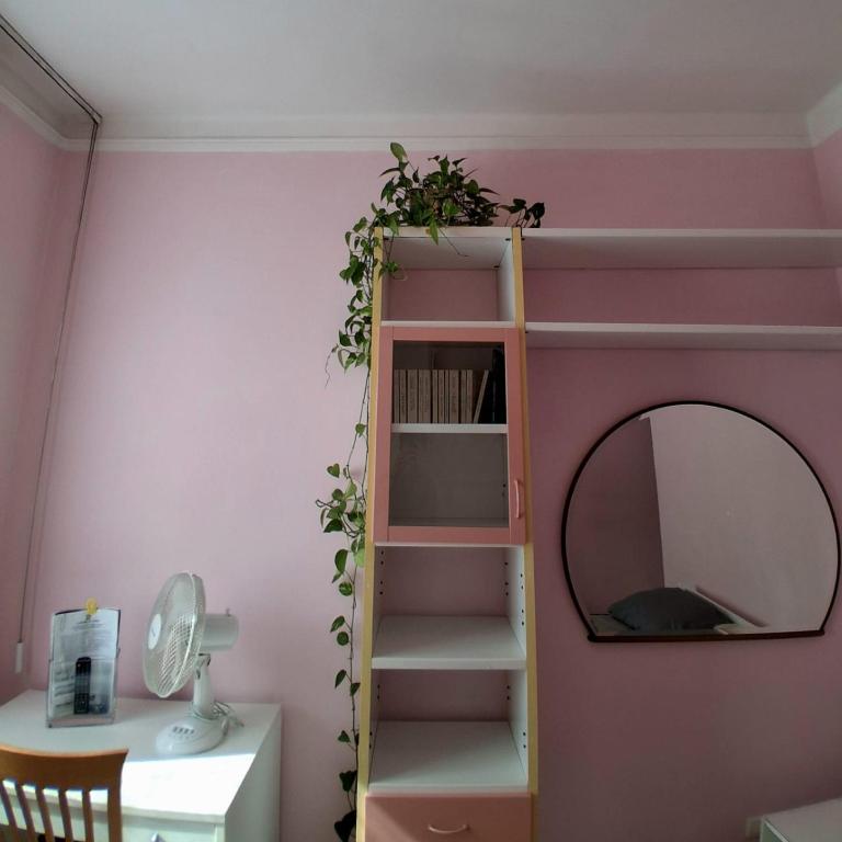 Central Art House - Standard Single Room with Shared Bathroom - 9