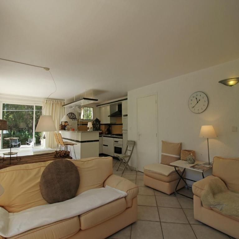 Holiday Home in Fréjus with Pool & Tennis - Two-Bedroom Holiday Home - 2