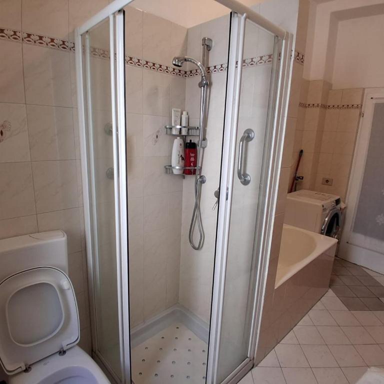 Central Art House - Standard Single Room with Shared Bathroom - 4