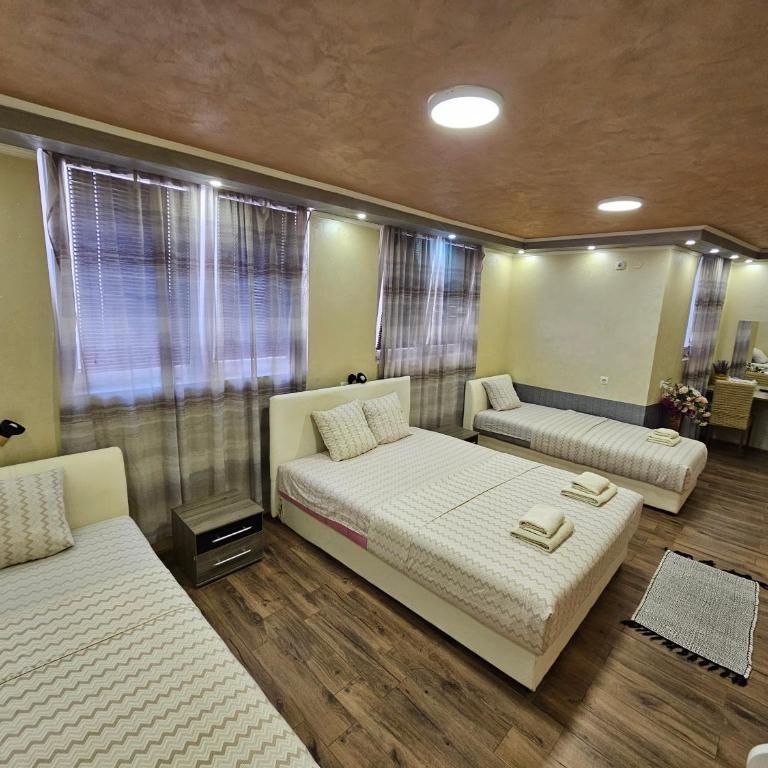 Prenoociste Simke - Deluxe Family Room - 1