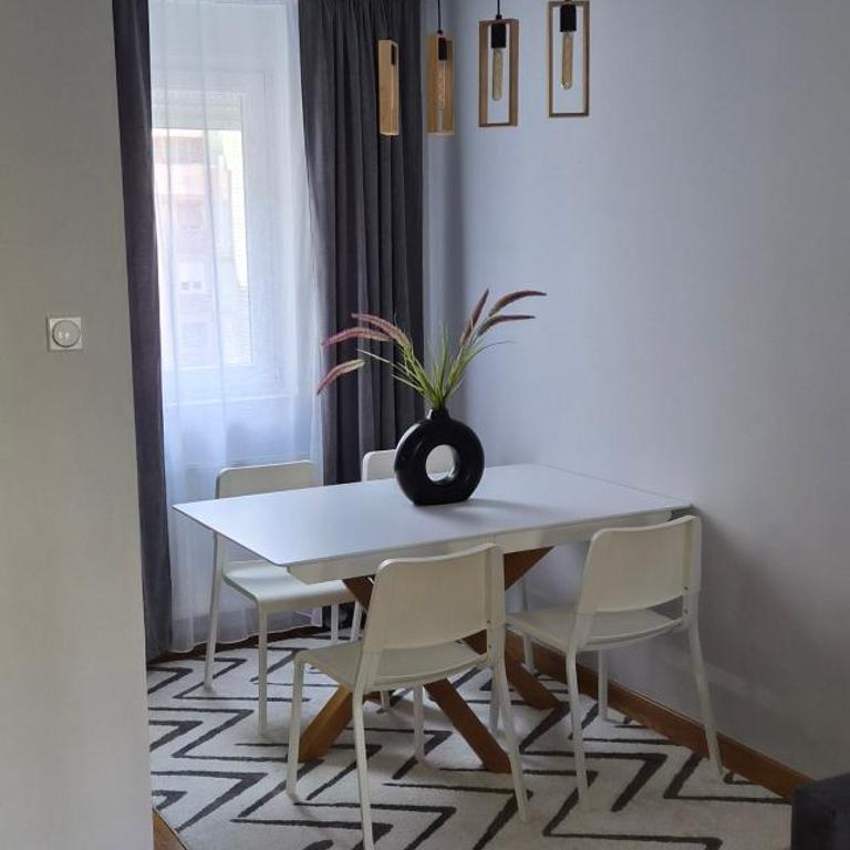 15th Corner Apartment - Two-Bedroom Apartment - 10