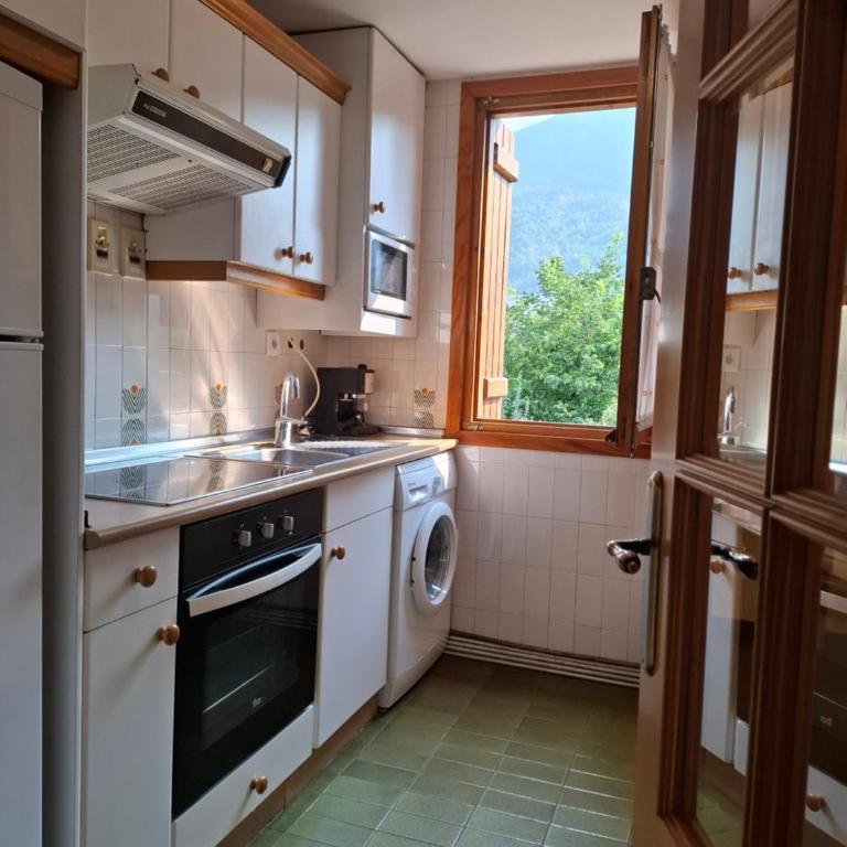 Balsa LaMora - Two-Bedroom Apartment - 4