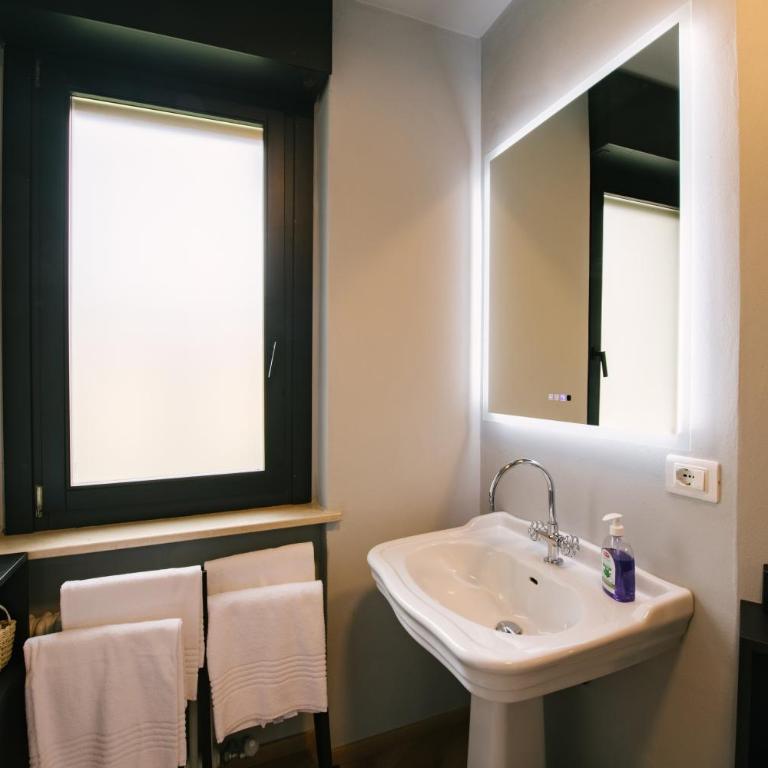 House 74 - Reserved Parking - One-Bedroom Apartment - 18