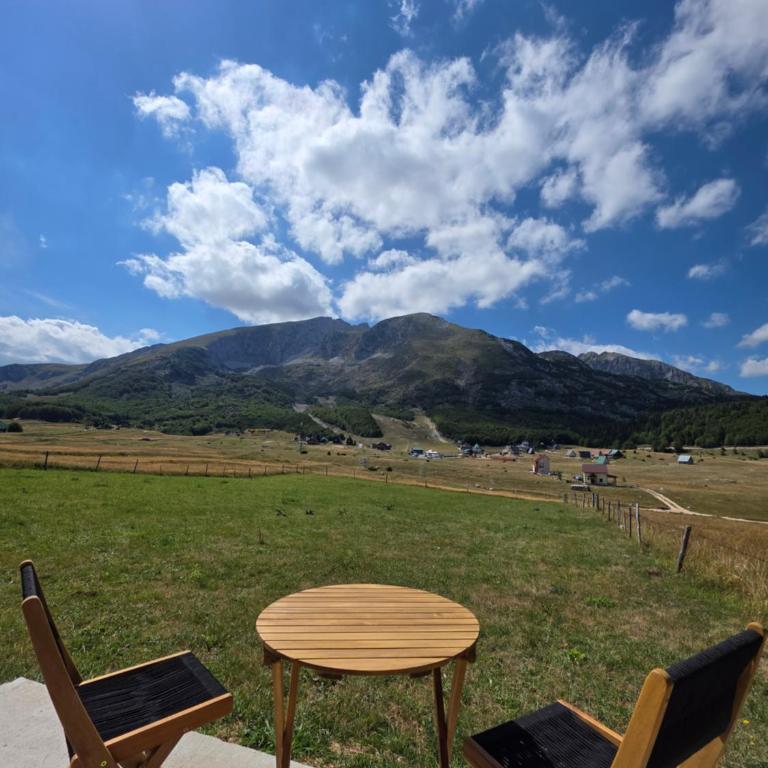 Mountain Peace - One-Bedroom Chalet - 10