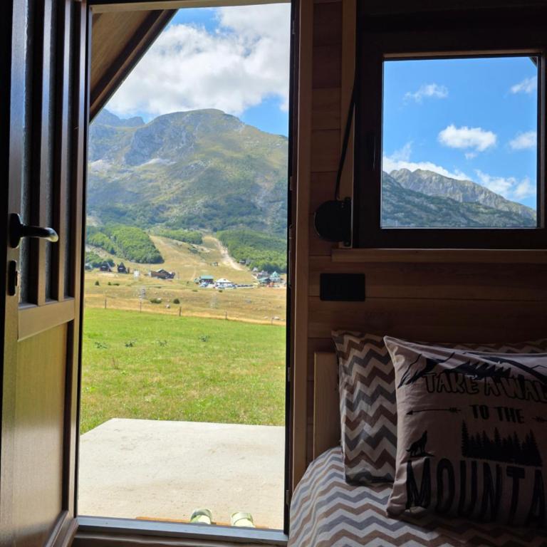 Mountain Peace - One-Bedroom Chalet - 14