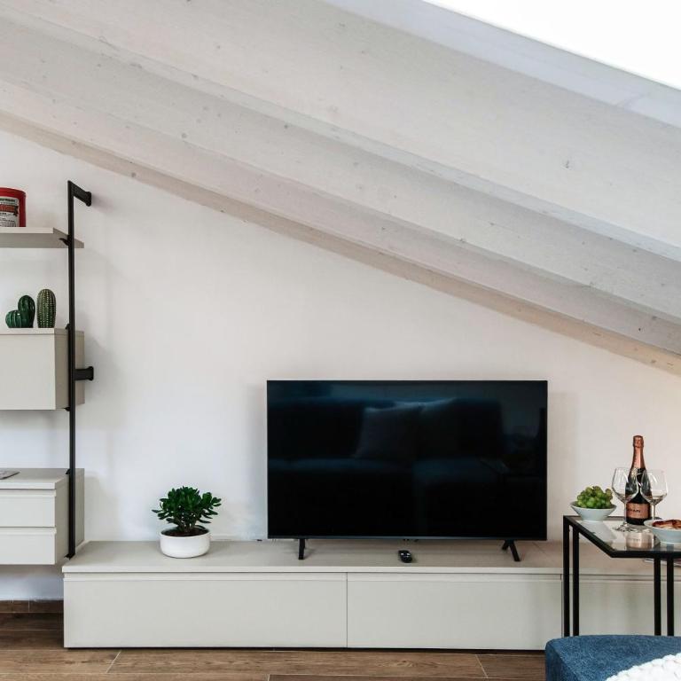 Amazing Attic on Lake Como Harbour - Appartamento Deluxe con 1 Camera da Letto - 20