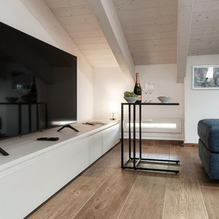 Amazing Attic on Lake Como Harbour - Appartamento Deluxe con 1 Camera da Letto - 43