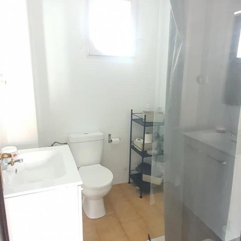 Céntricas, Tranquilas y Acogedoras Habitaciones de Matrimonio en Vivienda Compartida - Double Room with Balcony - 11
