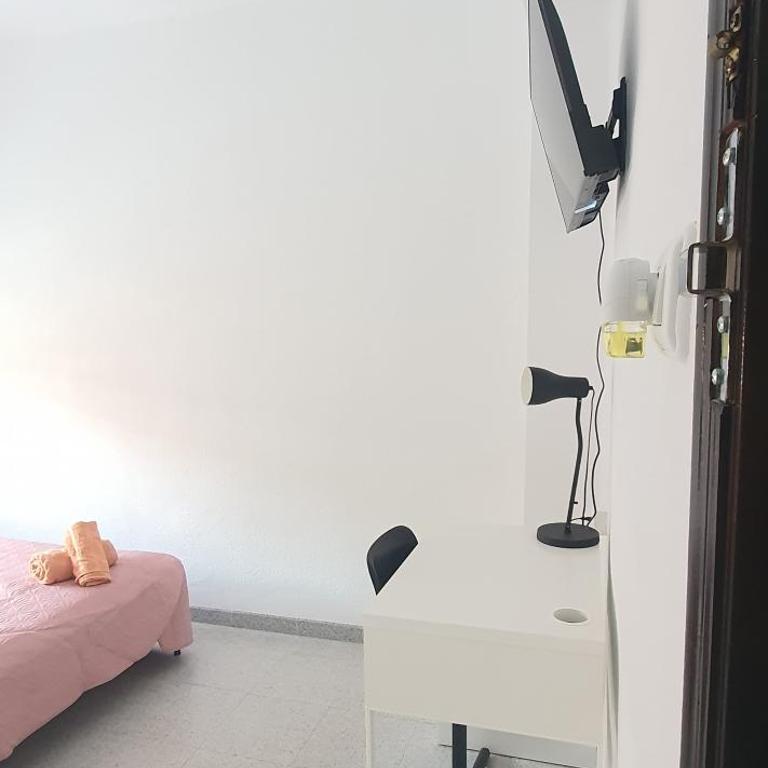 Céntricas, Tranquilas y Acogedoras Habitaciones de Matrimonio en Vivienda Compartida - Double Room - 5