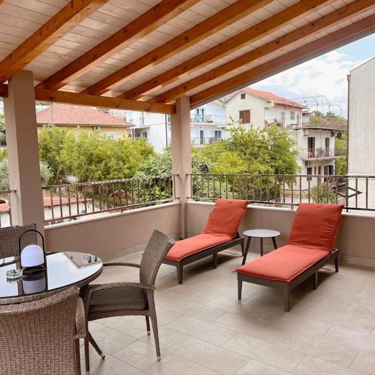 Apartmani Krivokapic - Apartment with Terrace - 4