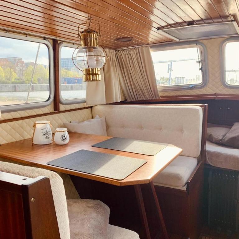 Beautiful boat in the Budva city harbor - Mobile Home - 5