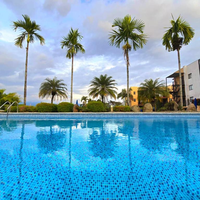 Alojamiento Familiar para 17 - A 5min del Aeropuerto - Con Piscina - By Molca Travel - Apartamento - 3