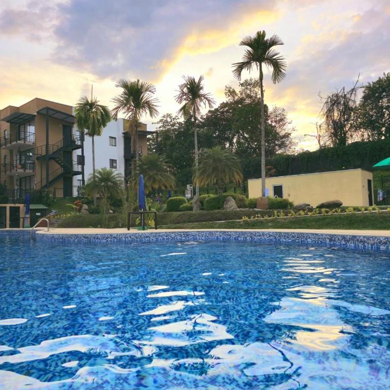 Alojamiento Familiar para 19 - A 5min del Aeropuerto-Parque del Café - Con Piscina - By Molca Travel - Apartamento - 2