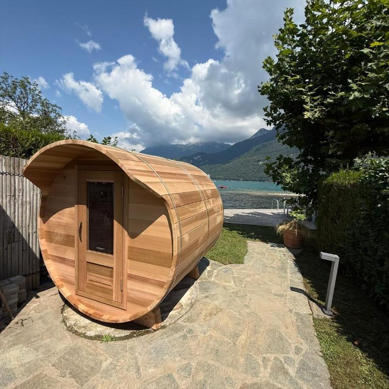 Private Lake Access Waterfront Sauna & Jacuzzi 7 Bedrooms Sleeps 15 - Villa - 12