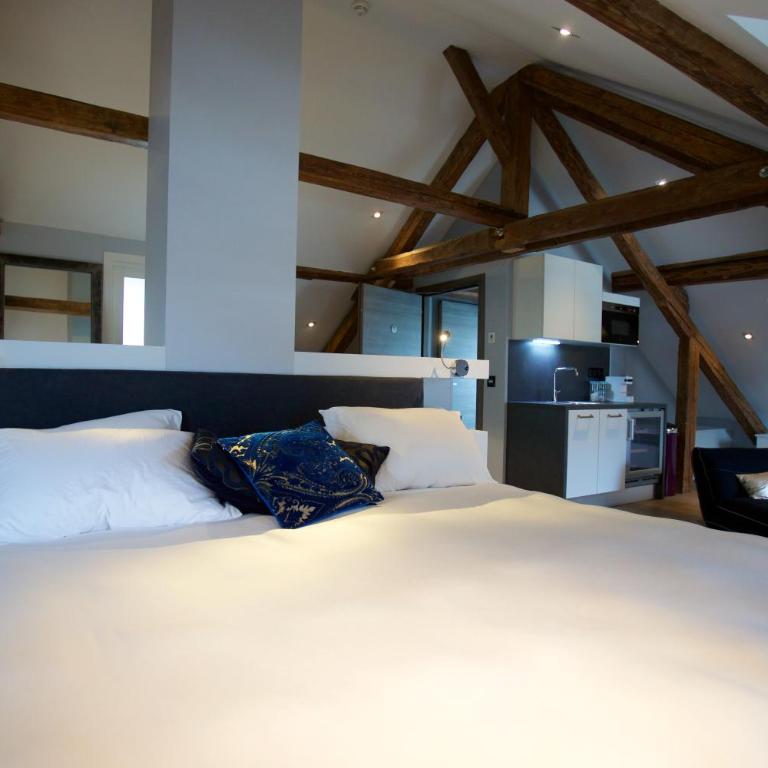 Private Lake Access Waterfront Sauna & Jacuzzi 7 Bedrooms Sleeps 15 - Villa - 21