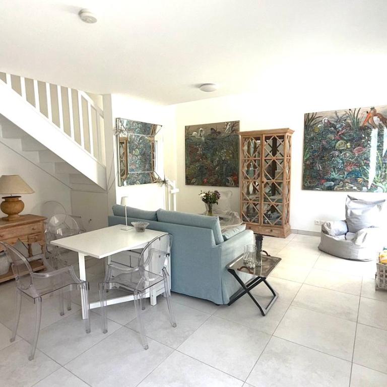 2 Bedroom Flat with Garden in Antibes - Two-Bedroom Apartment - 4