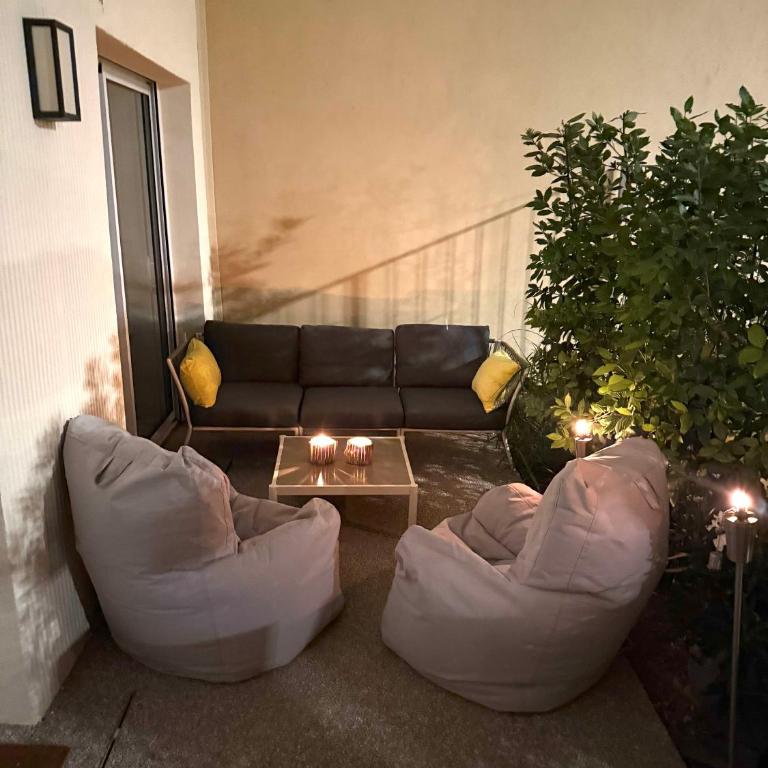2 Bedroom Flat with Garden in Antibes - Two-Bedroom Apartment - 13