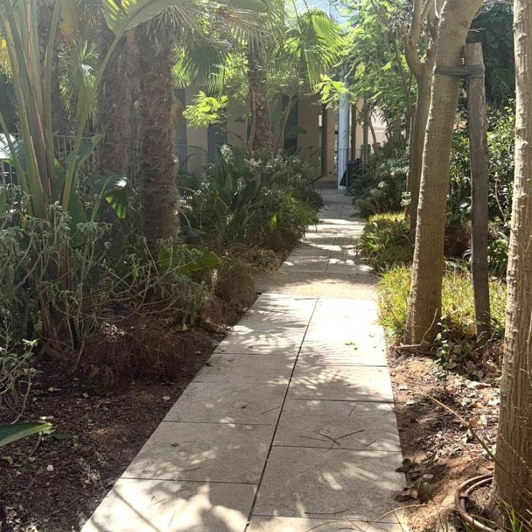 2 Bedroom Flat with Garden in Antibes - Two-Bedroom Apartment - 18