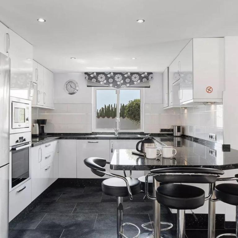 VILLA MALPAS Exceptional 3 Bed Villa - Sleeps 6 - Pool - HotTub- Parking - Villa de 1 dormitorio - 24