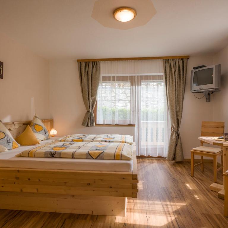 Gästehaus Rahm - Familie Wechselberger - Apartment mit Aussicht und Balkon - 16