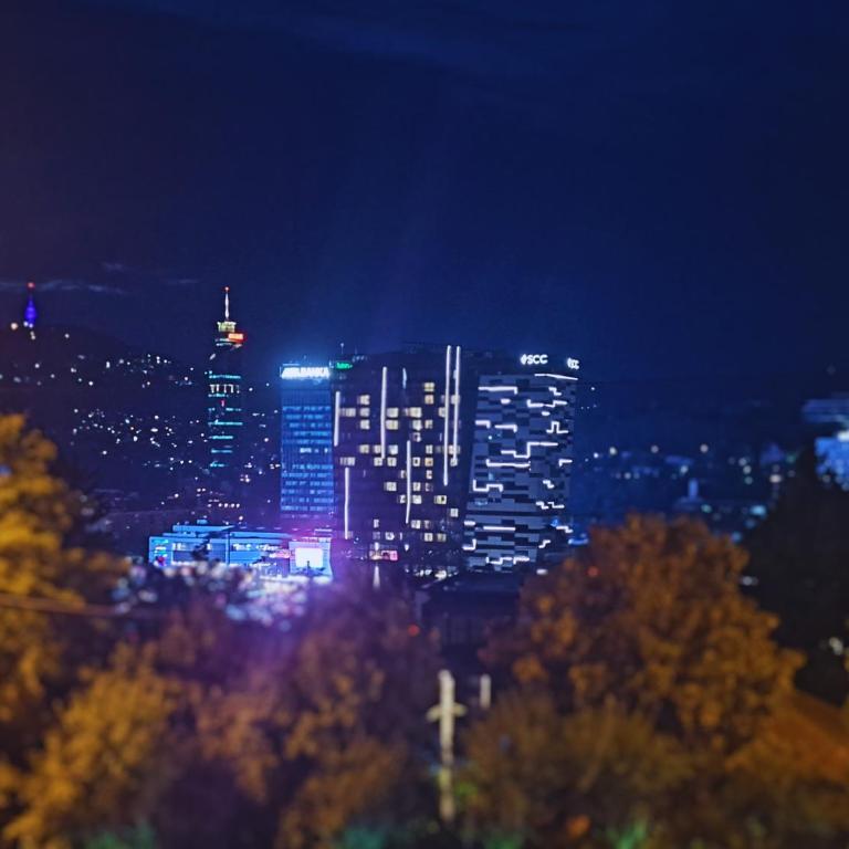 CityLights Sarajevo Apartment - Apartman sa 2 Spavaće Sobe i Pogledom na Grad - 1