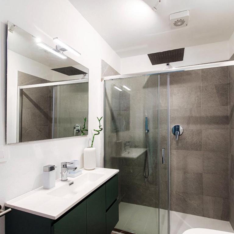 Casa Batèl Suites & Apartments - Ferry, Free Parking, Market & Lake Side - Studio with Balcony - 4