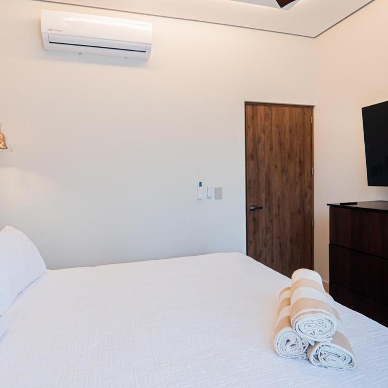 Rooftop Ocean View 10min Walk to Beach - One-Bedroom Apartment - 7