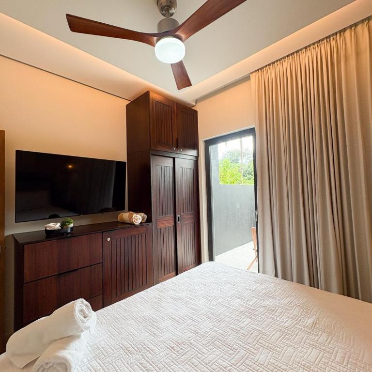 Rooftop Ocean View 10min Walk to Beach - One-Bedroom Apartment - 32