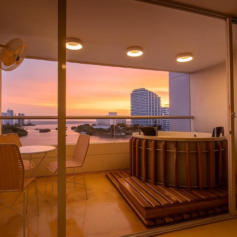 Olas Doradas - Jacuzzi & Sunsets - Two-Bedroom Apartment with Balcony and Sea View - 1