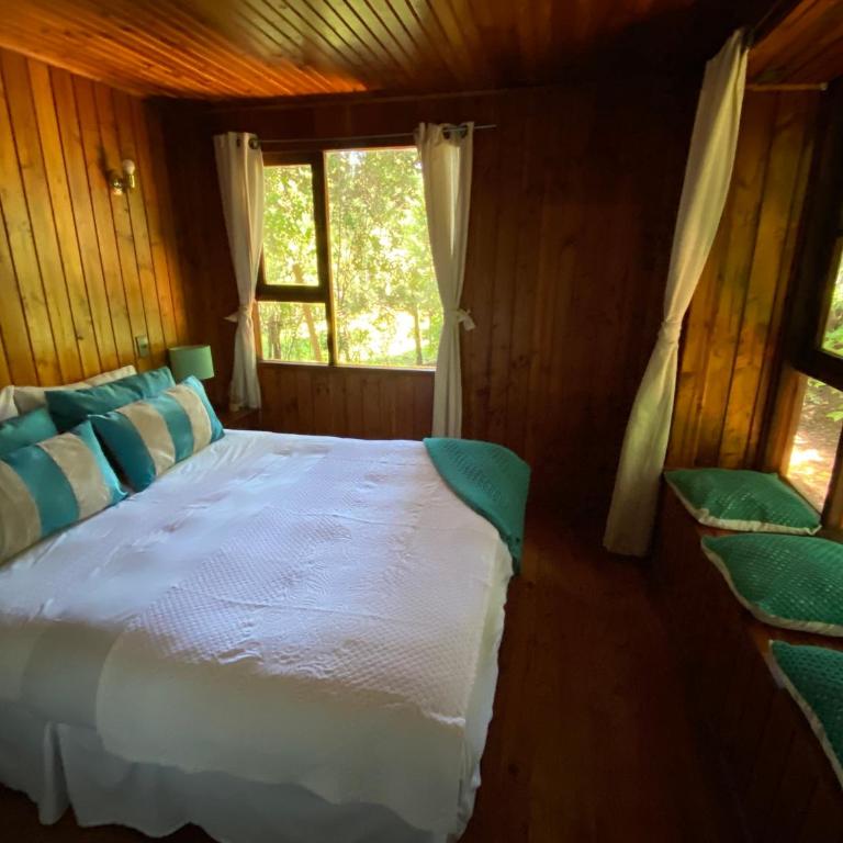 Exquisita Cabaña familiar a minutos del Lago Caburgua y Pucón - Three-Bedroom Apartment - 21