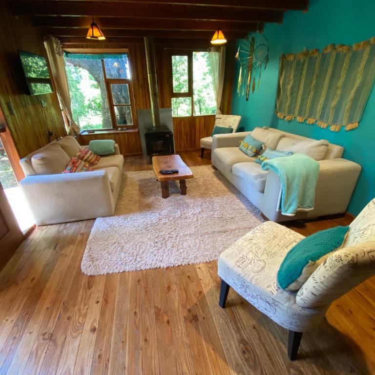 Exquisita Cabaña familiar a minutos del Lago Caburgua y Pucón - Three-Bedroom Apartment - 2
