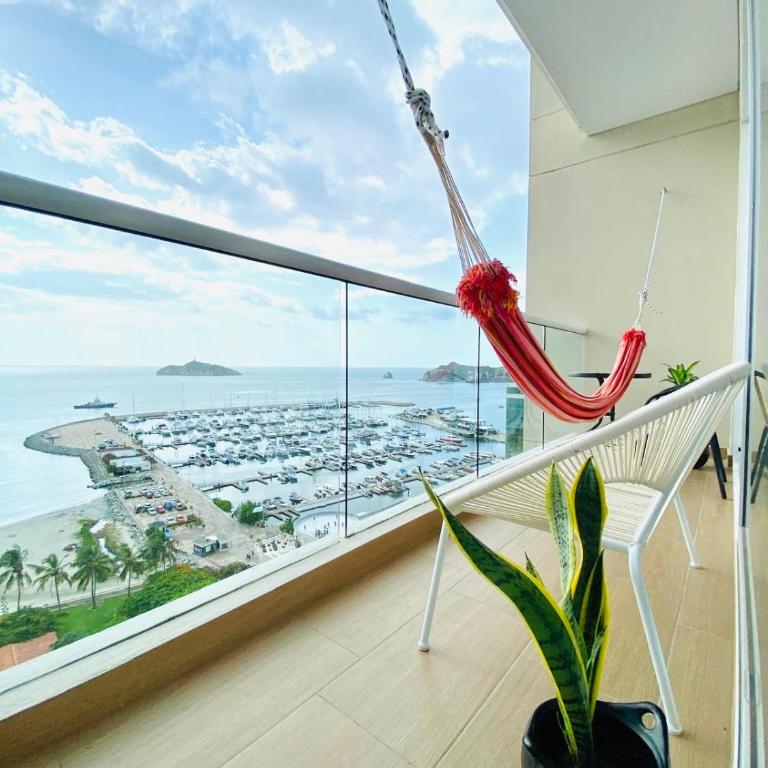 Blue Loft 14th floor with balcony overlooking the ocean and marina, Jacuzzi, Sauna, Turkish bath, swimming pool, gym, spa y bar - One-Bedroom Apartment - 3