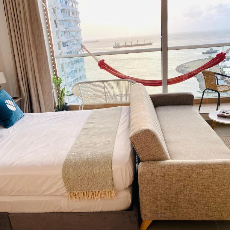 Blue Loft 14th floor with balcony overlooking the ocean and marina, Jacuzzi, Sauna, Turkish bath, swimming pool, gym, spa y bar - One-Bedroom Apartment - 8