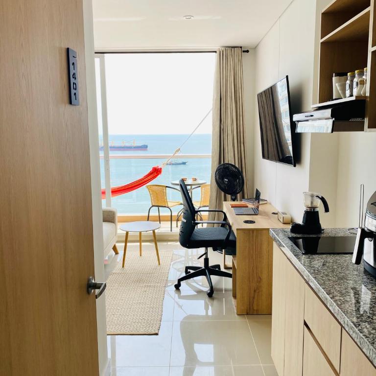 Blue Loft 14th floor with balcony overlooking the ocean and marina, Jacuzzi, Sauna, Turkish bath, swimming pool, gym, spa y bar - One-Bedroom Apartment - 16
