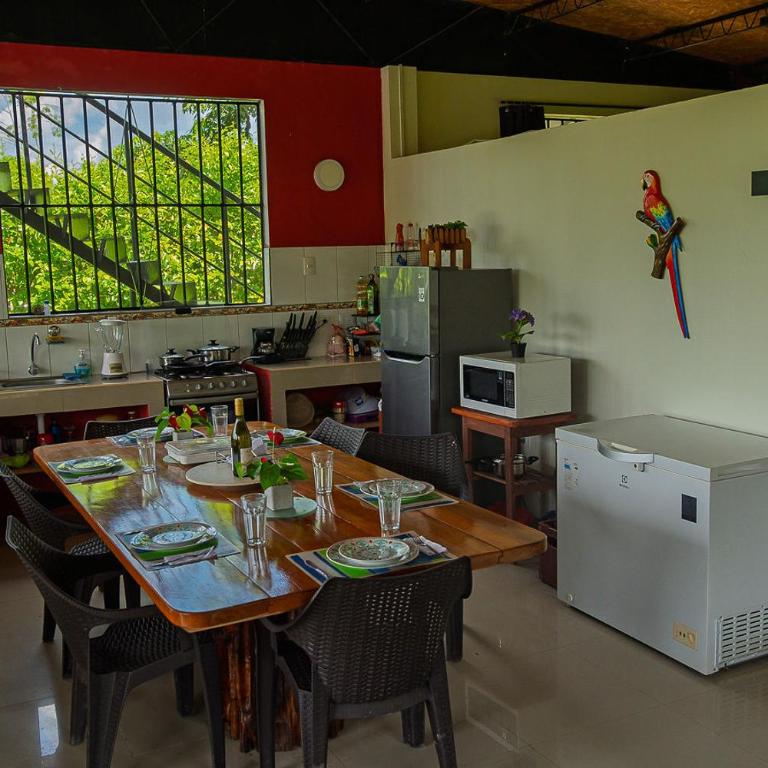 Guacamayo Azul - Habitación Triple Básica con baño compartido - 7