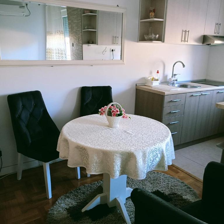 Ildiko Studio Apartment is a calm place to relax - One-Bedroom Apartment - 1