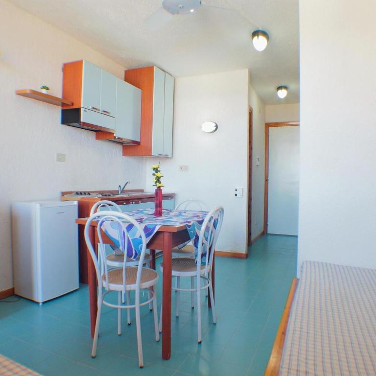 Apartment for 6-people in Olbia with garden - Two-Bedroom Apartment - 17