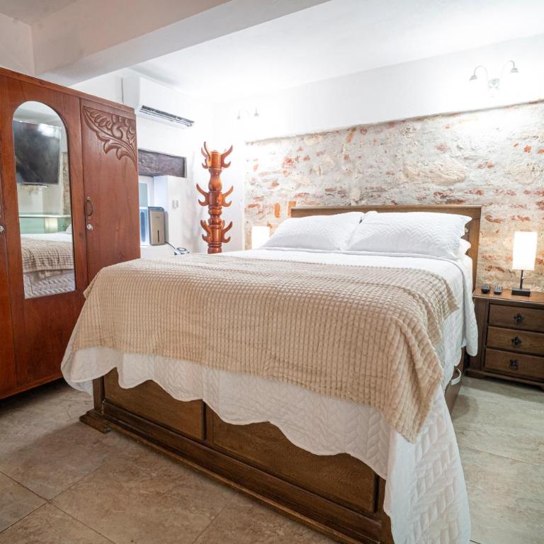 Alma Blanca - Colonial Loft in the Walled City - Two-Bedroom Townhouse - 4