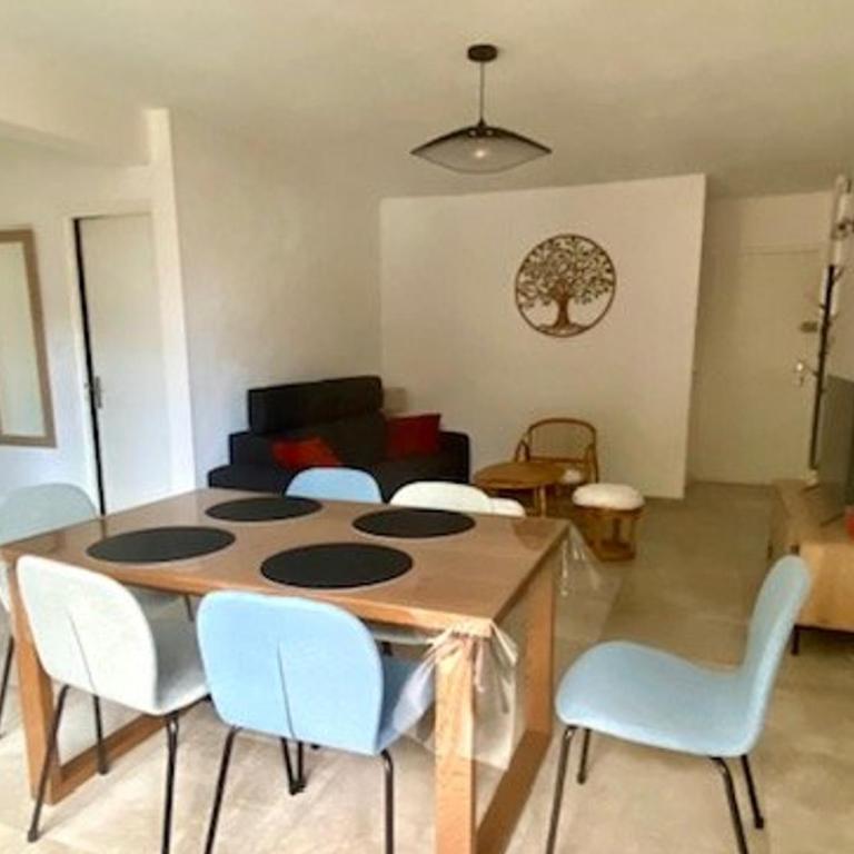 très bel F3 avec balcon - FR-1-703-217 - Appartement - 2