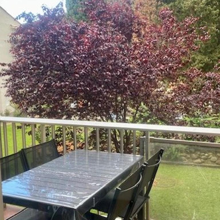très bel F3 avec balcon - FR-1-703-217 - Appartement - 4