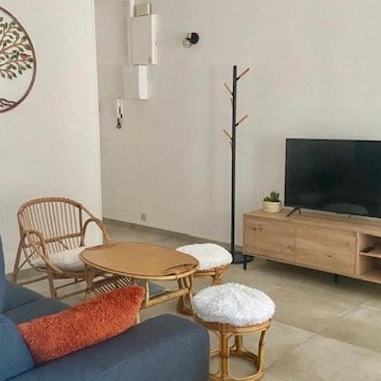 très bel F3 avec balcon - FR-1-703-217 - Appartement - 8