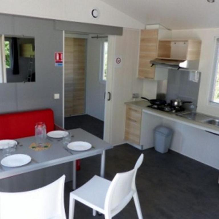 Mobil-home 4 pers. avec terrasse à Puget-Théniers - API-1-52-717 - Mobile Home - 2
