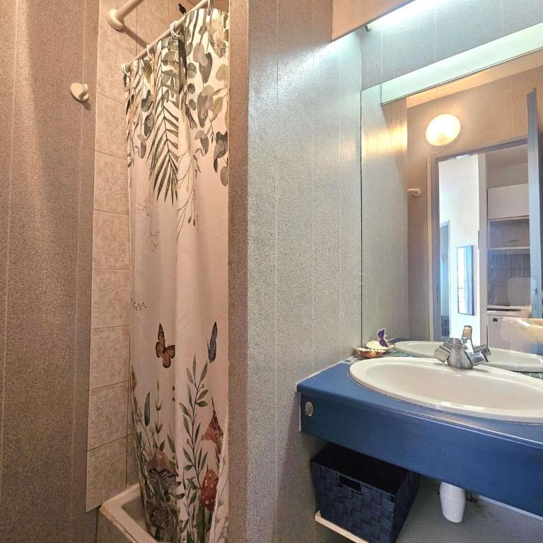 Appartement 2 pièces avec terrasse et piscine à Balaruc-les-Bains - FR-1-553-311 - Apartment - 13